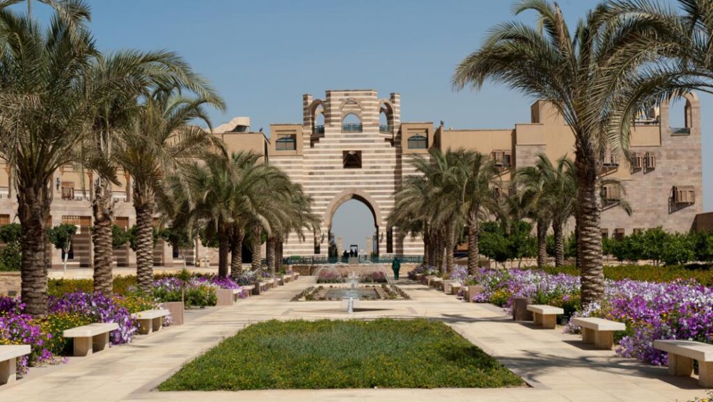 الجامعات الخاصة المعتمدة في مصر واسعارها