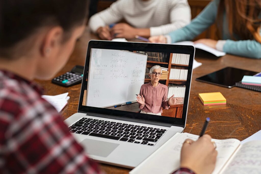 جامعات للدراسة عن بعد مجانا