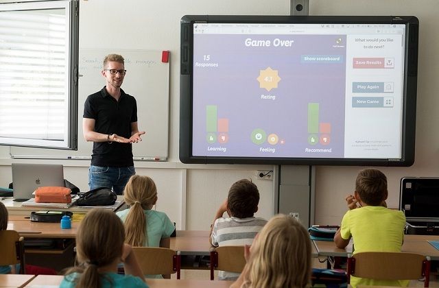 وسائل تعليمية حديثة للغة العربية