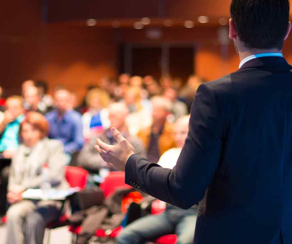 مؤتمر الشباب في الامارات
