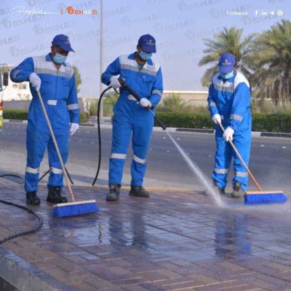 كم يبلغ راتب عامل النظافة في الحرم